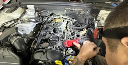 Чистка впускних клапанів горіхом Audi A4 B8 2.0 TFSI