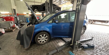 Заміна свічок запалювання Volkswagen Touran 1.4 TSI