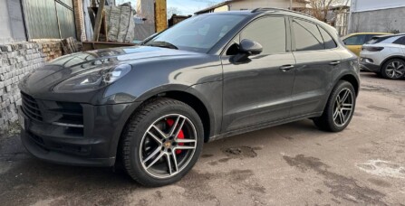 Українізація авто і активація передніх фар Porsche Maccan