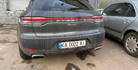 Українізація авто і активація передніх фар Porsche Maccan