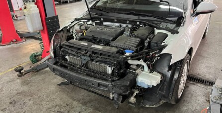 Заміна корпусу фари Volkswagen Golf 7