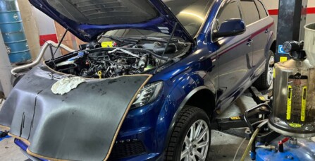 Підтікання охолоджуючої рідини на Audi Q7 3.0 TDI CRCA: Можливі причини та ремонт