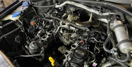 Підтікання охолоджуючої рідини на Audi Q7 3.0 TDI CRCA: Можливі причини та ремонт