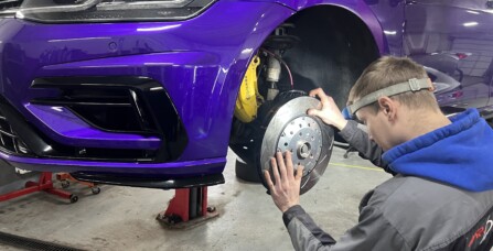 Заміна гальмівних супортів Audi RSQ3 (8-поршневі) на VW Golf R 7.5 – Stage 3