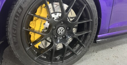 Заміна гальмівних супортів Audi RSQ3 (8-поршневі) на VW Golf R 7.5 – Stage 3
