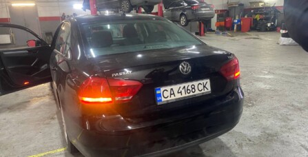 Заміна американських повторювачів поворота на європейські Volkswagen Passat В7 USA