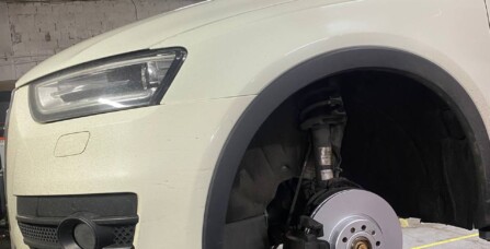 Заміна комплекта дисків з колодками Audi Q3 2.0 TFI