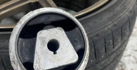 Заміна гідравлічних сайлентблоків нижніх важелів передньої підвіски Audi A4B9