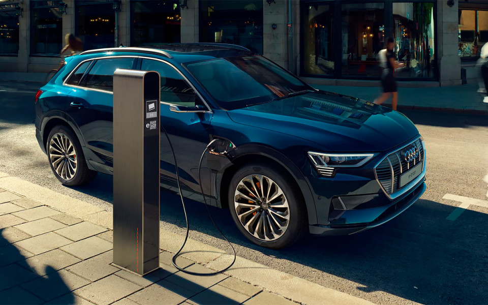 Скільки часу насправді потрібно для повної зарядки Audi e-tron?