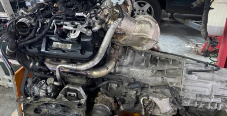 Заміна комплекта грм та перевірка навісного обладнання Volkswagen Touareg 3.0TDI