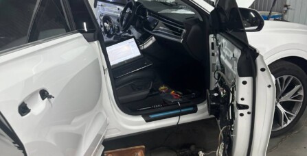 Встановлення оригінального комплекту дотяжок дверей Audi Q8 3.0 TFSI