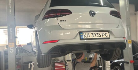 Заміна сайлентблоків і стійок стабілізатора задньої підвіски Volkswagen Golf VII 2.0 TSI