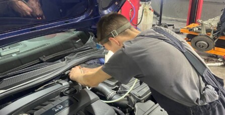 Заміна гальмівної рідини Volkswagen Golf 5 2.0 TDI