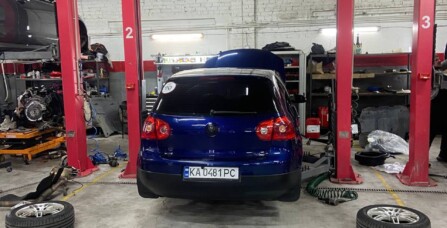 Заміна гальмівної рідини Volkswagen Golf 5 2.0 TDI