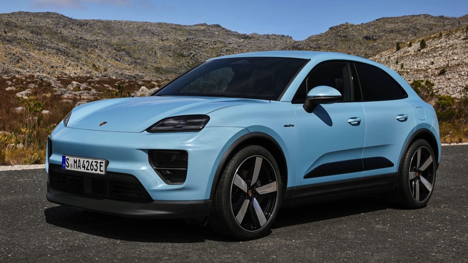 Audi Q6 e-tron vs. Porsche Macan EV — порівняння електричних кросоверів преміум-класу