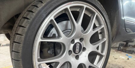 Заміна передніх гальмівних дисків та колодок Audi A4B9 2.0 TFSI