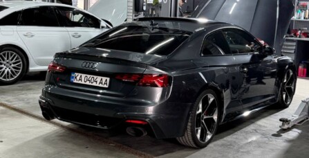 Заміна гальмівних дисків та передніх колодок Audi RS5