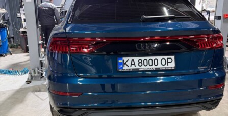 Заміна передніх гальмівних дисків та колодок на оригінальні Audi Q8 3.0 TFSI