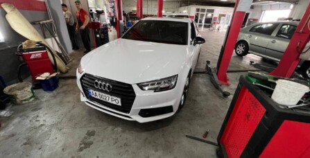 Замена подушек двигателя Audi A4 B9
