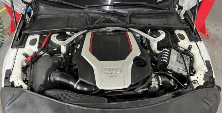 Заміна передніх та задніх гальмівних дисків Audi S4 B9