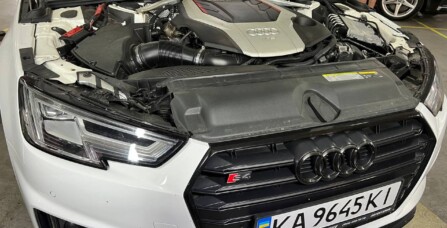Заміна передніх та задніх гальмівних дисків Audi S4 B9
