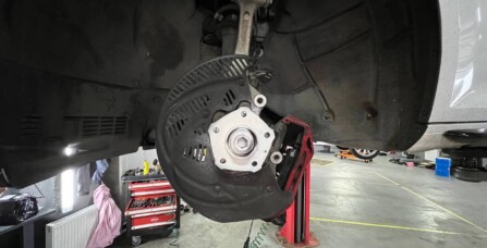 Заміна передніх та задніх гальмівних дисків Audi S4 B9