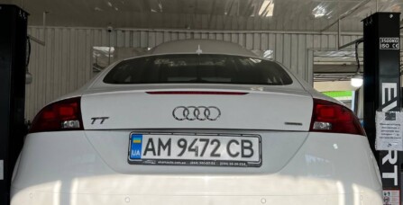 Заміна гальмівних дисків та колодок Audi TT 2.0 TFSI