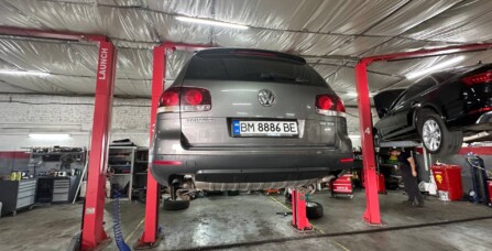 Заміна гальмівних дисків та колодок Volkswagen Touareg 3.0 TDI