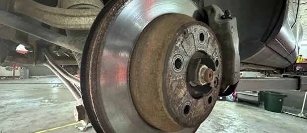 Замена тормозных дисков и колодок Volkswagen Touareg 3.0 TDI