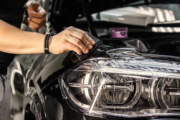 Оклейка автомобіля авнтігравійною плівкою
