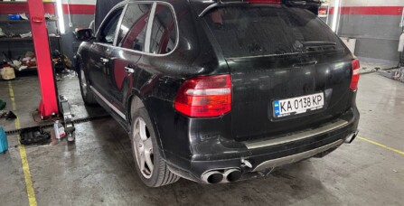 Підтікання охолоджуючої рідини Porsche Cayenne 4.8 турбо