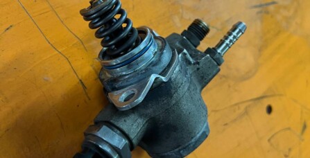 Заміна паливного насосу високого тиску 