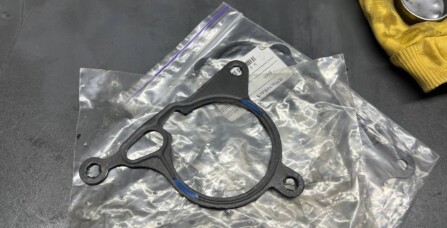 Підтікання вакумного насосу Audi A4 B8