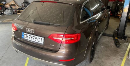 Заміна правої опори двигуна Audi A4 B8