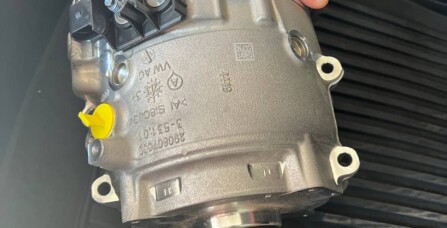 Заміна стартера генератора Audi A8 D5