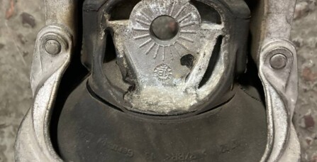 Заміна подушок двигуна Audi Q7 3.0 TFSI