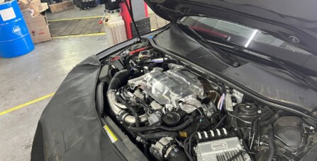 Ендоскопія двигуна та заміна свічок запалювання Audi S7