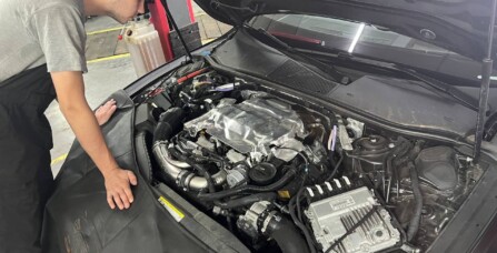 Ендоскопія двигуна та заміна свічок запалювання Audi S7