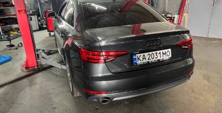 Чистка впускної системи горіховою скарлупою Audi А4 B9