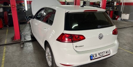 Заміна корпусу фари Volkswagen Golf 7