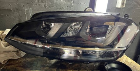 Заміна корпусу фари Volkswagen Golf 7