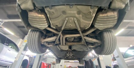 Заміна передніх гальмівних дисків та колодок Audi A7 2016 року