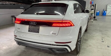 Ремонт проводки переднього бампера. Калібрування радарів активного круїз контролю Audi Q8 2019 року