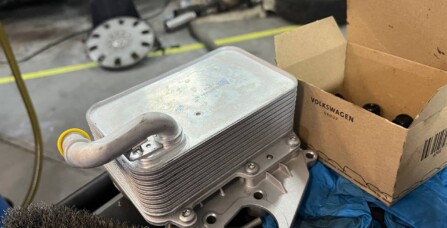 Підтікання охолоджуючої рідини на Audi Q7 3.0 TDI CRCA: Можливі причини та ремонт