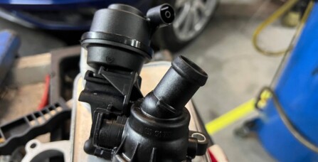 Підтікання охолоджуючої рідини на Audi Q7 3.0 TDI CRCA: Можливі причини та ремонт