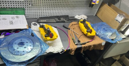 Встановлення 8-поршневих супортів від Audi RS Q3 на 370 мм диски для Volkswagen Golf R