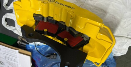 Встановлення 8-поршневих супортів від Audi RS Q3 на 370 мм диски для Volkswagen Golf R