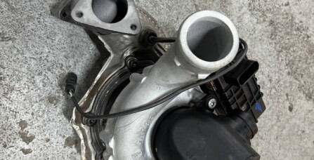 Комплексний ремонт двигуна VW Touareg 3.0 TDI (CRCA): виправлення підтікання охолоджуючої рідини та оливи, ремонт турбіни, заміна ГРМ