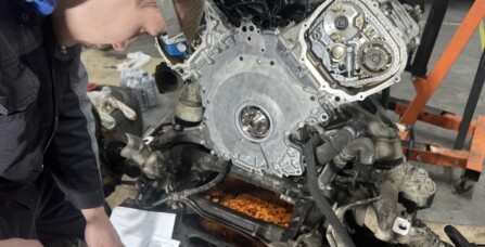 Заміна комплекту ГРМ та переущільнення на Audi Q7 з двигуном 3.0 TFSI