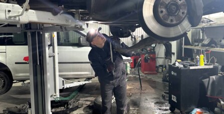 Заміна сайлентблоків нижніх важелів та регулювання розвал-сходження на Volkswagen Touareg 3.0 TDI